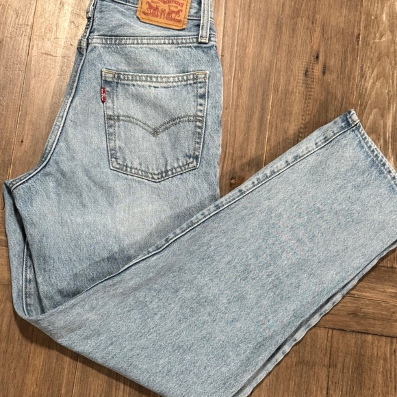 Blue Levi's Women's '94 Baggy Jeans - Picture 2 of 9